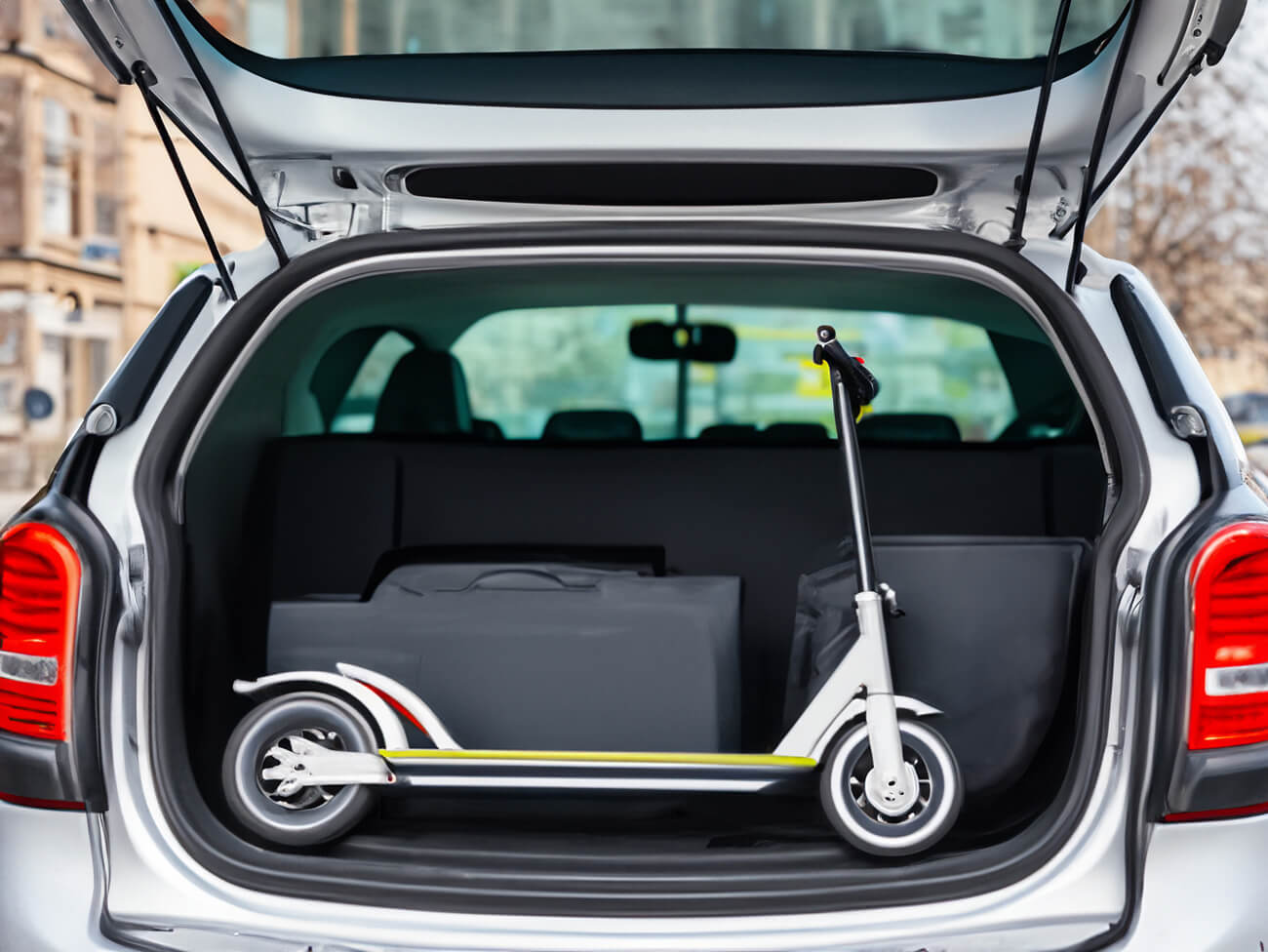 移動手段を車で運ぶ。画像